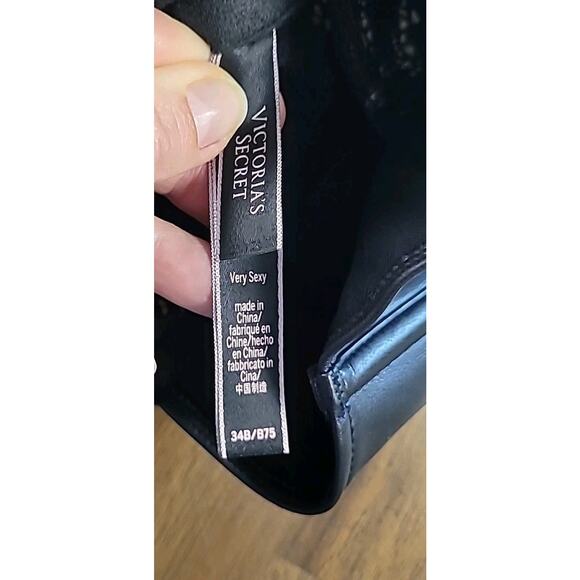 Victoria’s Secret Faux Leather Crop Bra Top Black 34B Goth Grunge - Picture 7 of 7